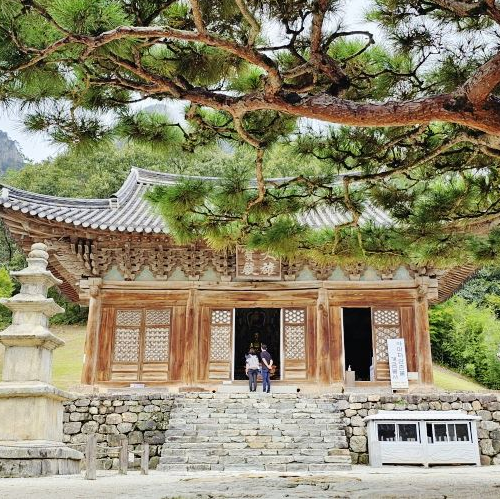 Buan Naesosa ngôi chùa không thể bỏ qua khi ghé thăm Buan - Jeolla Bắc vào mùa thu